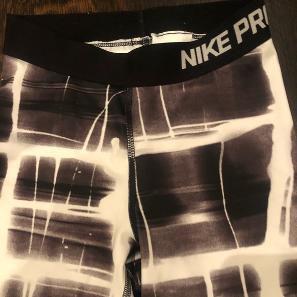 Nike Women’s Dri-Fit Pro Printed - Picture 2 of 3